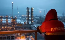 Các tập đoàn phương Tây thu lợi lớn khi Kyiv tấn công nhà máy lọc dầu