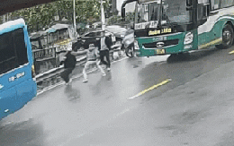 Tài xế xe khách Đoàn Liên bị hành hung giữa đường vì xuất phát chậm 1-2 phút: 41 giây gây bức xúc