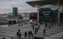 Vươn lên từ ‘đổ nát’ và lạm phát 900%, nền kinh tế nghìn tỷ USD của EU đối mặt thách thức mới sau hơn 3 thập kỷ