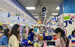 Người dân Quy Nhơn đổ xô mua thực phẩm dự trữ trước bão số 13