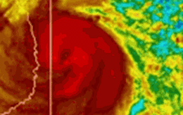 Cập nhật tin bão số 13 mới nhất: Giật cấp 17 áp sát đất liền, đêm nay đỉnh điểm mưa rất to và gió cực mạnh