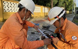 Miền Trung: Hơn 1,6 triệu khách hàng bị mất điện do ảnh hưởng bão số 13