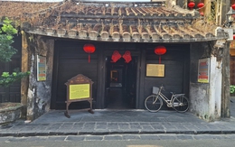 Ngôi nhà Hội An được hỏi nhiều nhất hiện nay: Hơn 100 tuổi, có người "sốc" với dòng chữ ghi trên cột nhà