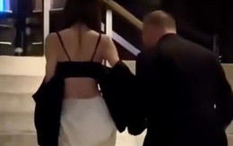 Bà hoàng váy cưới lộ bóng lưng không tin nổi ở tuổi 76