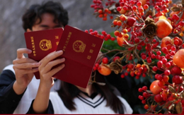 Đám cưới kiểu mới ở Trung Quốc: Trong quán bar, ga tàu và giữa đỉnh núi tuyết