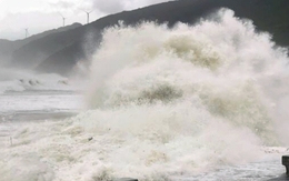 Bão Fung-Wong giật trên cấp 17 sắp vào Biển Đông, nguy cơ gây sóng cao 8-10m