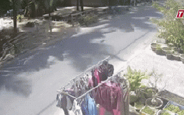 Một cán bộ công an tử vong do vướng dây cáp sà xuống đường: Camera ghi diễn biến lúc 10 giờ 45 phút