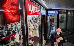 Lãi suất cao ngất giáng đòn vào 'trụ cột' chiếm 2/5 GDP Nga,  gần 20 'ông lớn' bên bờ vực phá sản