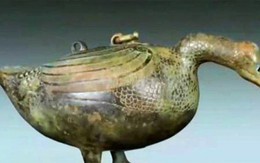 Nghi đồ cổ mua 1,5 tỷ đồng là giả, cô gái đi giám định và hết hồn khi biết giá