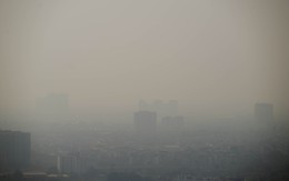 Chùm ảnh, clip: Hà Nội chìm trong bụi mịn dày đặc