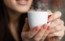 Cặp vợ chồng sống lành mạnh nhưng cùng nhận tin mắc ung thư, bác sĩ thở dài: “Sao uống loại nước này nhiều vậy?”