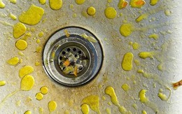 5 thứ không được đổ xuống cống dù "tiện tay" đến mấy