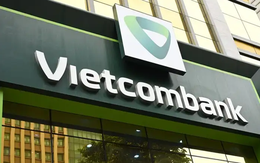 Khách hàng Vietcombank rút tiền, chuyển tiền, nộp tiền tại cửa hàng FPT chú ý biểu phí mới