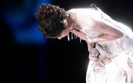 Nhìn mỹ nhân này cúi chào mà ngỡ mộng cảnh ngàn năm: Người đẹp làm gì cũng đẹp, đóng phim nào nghiện nặng phim đó