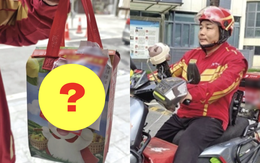 Suốt 19 năm, shipper liên tục dán 1 thứ lên xe và đồ ăn của khách, nhìn kỹ nhiều người đã bật khóc