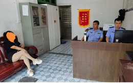 Biết rõ đã bị lừa mất sạch 150 triệu, người phụ nữ đến báo cảnh sát, sau đó về nhà chuyển thêm 75 triệu vào tài khoản của kẻ lừa đảo