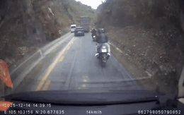 Vụ sạt ở 3 người chết ở Phú Thọ: Phát hiện tinh ý của tài xế ô tô giúp 9 hành khách thoát nạn