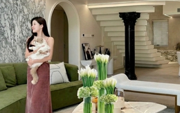 Thú chơi hoa Tết 2026: Quên những bình hoa rườm rà đi, một nắm hoa Rum cắm lọ mới là đỉnh cao của sự tinh tế, hút lộc cực mạnh