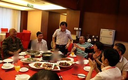 Liên hoan 10 người thì 9 người "biến mất", bỏ lại 1 người duy nhất sững sờ với hóa đơn 5 triệu đồng chưa thanh toán: “Họ bảo ra ngoài hít thở”