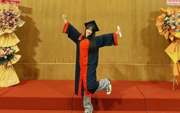 Nữ ca sĩ vừa nhận bằng đại học ở tuổi 41: Bỏ bạn trai nhạc sĩ, một mình ra nước ngoài sinh con