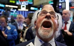 Phiên 18/12: Khối ngoại bán ròng mạnh tay gần 900 tỷ đồng, một cổ phiếu bất động sản bị xả đột biến