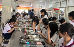 Suất ăn 38.000 đồng bị tố ít, trường nói học sinh có thể mua thêm thức ăn