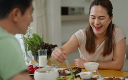 Cặp vợ chồng cùng nhận “án tử” ung thư đại tràng, bác sĩ lắc đầu: “Ăn 2 món này chẳng khác nào tự hại mình”