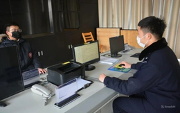 Vừa nhận 4 giao dịch chuyển khoản 48 triệu đồng, 2 phút sau tài khoản bị phong tỏa, người đàn ông phải báo công an