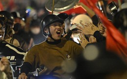 Việt Nam vô địch: Đường phố vui như Tết rồi nè!