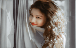 Bí ẩn sau đôi mắt đẹp mơ màng của "tiểu Lưu Diệc Phi"