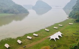 Phát hiện hồ nước bên thảo nguyên vắng vẻ, hoang sơ, du khách nhận xét: "Nói ở Hà Nội không ai tin!"