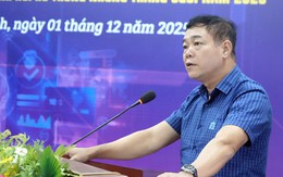 "Nhiều trường hợp khách hàng đưa thẻ cho nhân viên đi quẹt tại quầy, mà không rõ thẻ có bị mất thông tin hay không"