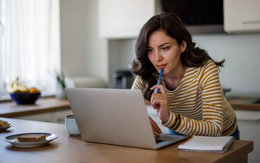 Chuyên gia chỉ điểm 1 tài sản an toàn nhưng không giúp làm giàu, giữ càng lâu càng mất giá, có trong két sắt mọi nhà