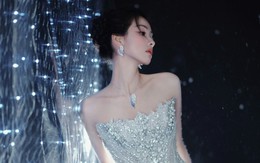 Nữ thần sắc đẹp đang viral khắp Trung Quốc: Diện đồ của NTK Việt, nhan sắc vạn vật đều thua