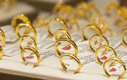 Mua 10 cây vàng lúc đỉnh 175 triệu đồng/lượng, giờ vàng thế giới lập đỉnh, tôi vẫn chưa về bờ