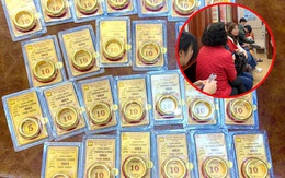 Người phụ nữ ở Hà Nội mang 70 chỉ vàng đi bán đúng ngày giá lập đỉnh, biết tiền lãi mà ngưỡng mộ