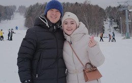 Duy Mạnh đưa ái nữ cựu chủ tịch CLB Sài Gòn đi ngắm tuyết, tung bộ ảnh cực tình, visual ai cũng đỉnh