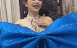 Mỹ nhân "win chặt" đường đua Noel: Tự tay trang trí biệt thự 1000m² đẹp chấn động thị giác