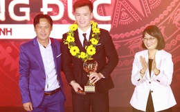 Hoàng Đức giành "cú đúp" giải thưởng tại Quả bóng Vàng 2025, hotboy Đình Bắc giành Quả bóng Bạc