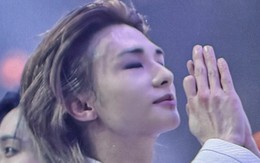 Nam ca sĩ nổi tiếng đánh rơi 1,4 tỷ trên sân khấu