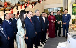 Tổng Bí thư Tô Lâm, Thủ tướng Phạm Minh Chính thăm gian hàng doanh nghiệp Việt sở hữu mỏ vật liệu công nghệ cao hàng đầu thế giới