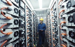 Muốn hạ Trung Quốc nhưng chính "vũ khí" đang dùng lại là của Trung Quốc sản xuất: Một quốc gia bất lực