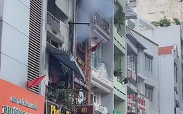 Đêm trắng ngóng tin người thân sau vụ lật xe chở đoàn từ thiện ở Lào Cai