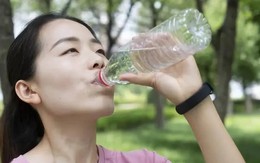 Ngày càng nhiều người suy thận, bác sĩ cảnh báo 8 sai lầm khi uống nước: “Đừng coi nhẹ những thói quen này”