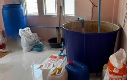 Một trung tướng người Thái Lan chỉ huy cuộc đột kích, tóm gọn đường dây sản xuất nước tương, cà phê giả quy mô lớn, tịch thu hơn 240.000 sản phẩm và loạt chai lọ, máy trộn