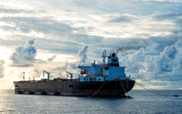 Nga 'chới với' sau khi bị một loạt khách sộp quay lưng: Hơn 1,4 triệu thùng dầu mỗi ngày mắc kẹt trên biển, không có điểm đến