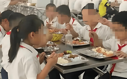 Con trai không chịu ăn cơm trường, ngày nào cũng mang cơm hộp rồi bị bạn bè kỳ thị, 9 ngày sau cả lớp đồng loạt xin lỗi