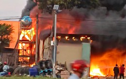 Cháy lớn tại kho phế liệu ở TP.HCM