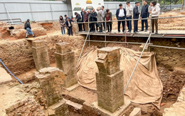Đào đất, người dân Việt Nam đụng trúng vật hình trụ dày 4m màu vàng lạ, chuyên gia xác nhận báu vật lớn nhất lịch sử