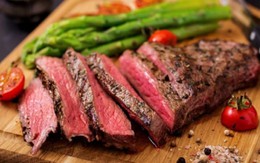 Thịt bò ăn tái vô tư, thịt gà, thịt lợn thì phải tránh tuyệt tối, vì sao?